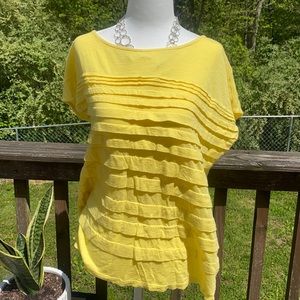 Size Large yellow women’s top. Perfect for summer!
